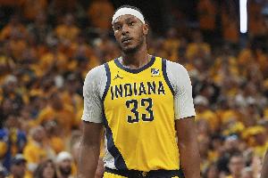 卡萊爾：特納離去是球隊(duì)的重大損失 雄鹿突然介入并讓他馬上決定