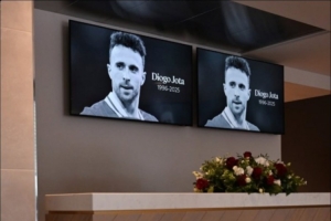 利物浦官方：安菲爾德球場將繼續(xù)接受公眾對若塔兄弟的吊唁