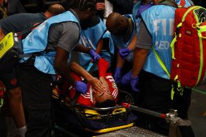 拜仁官方：穆西亞拉手術成功，將傷缺數(shù)月