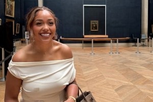 嫵媚性感！唐斯和女友??參觀盧浮宮：難得能這么近地看蒙娜麗莎