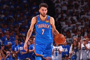 攻防一體！切特常規(guī)賽場均15分8板2.2帽 季后賽15.2分8.7板1.9帽