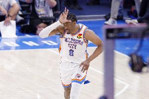 全都留下??Shams：雷霆正著手續(xù)約杰倫威 談判已取得實質性進展