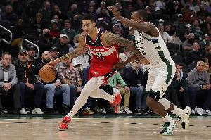 武圣：雄鹿自從交易米德爾頓后就走下坡路 他們應該拆隊了