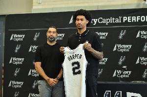 哈珀：來到馬刺后我每天都和吉諾比利待在一起&不斷汲取他的智慧