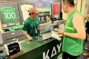 有吧友偶遇嗎？張稀哲親自上陣，在國安商店當收銀員