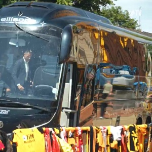 深切悼念???狼隊(duì)社媒：教練組和球員獻(xiàn)花悼念若塔