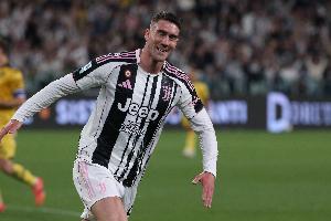 都體：曼聯(lián)對弗拉霍維奇重燃興趣，想讓他帶帶霍伊倫和齊爾克澤