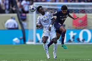 記者：阿隆索原計劃不首發(fā)維尼修斯 阿諾德受傷導致巴爾韋德踢邊