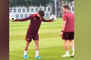 馬德興：劉誠宇因?yàn)樵诼?lián)賽中大腿肌肉拉傷，單獨(dú)進(jìn)行康復(fù)訓(xùn)練