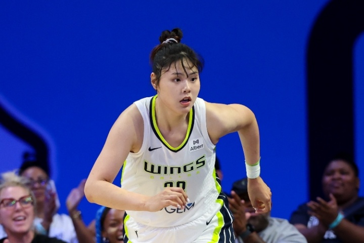 三分7中4！神射手李月汝砍下生涯第二高18分 外加10籃板達(dá)成兩雙