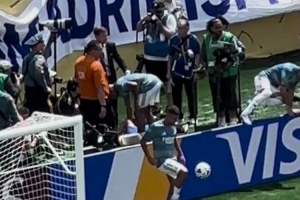 點贊！姆巴佩賽前幫助中暑志愿者