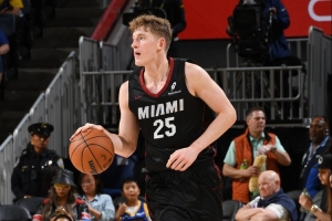 昨日夏聯(lián)5中0！20號秀亞庫喬尼斯：只是沒找到節(jié)奏 上場就盡全力