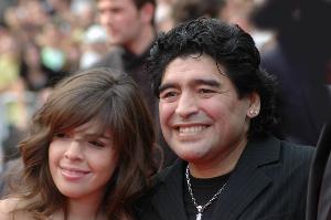 馬拉多納女兒：我們等待刑事判決，但他們已受到社會審判