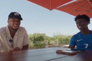 貼臉開大??甲亢哥問字母哥要留在雄鹿嗎：有可能讓我們拭目以待