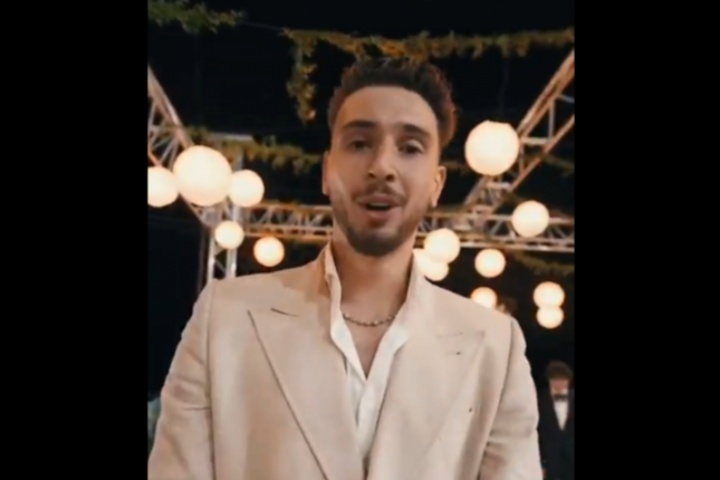 ??申京病?。。∩昃┐蟾缟┳哟蠡?嫂子拋手捧花 申京殺出大帽