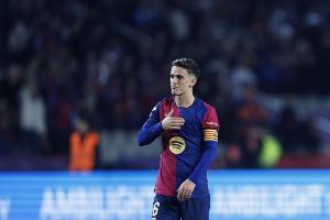 世體：加維今天提前結(jié)束假期回巴薩訓(xùn)練，基地外眾多球迷守候