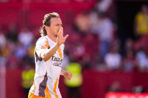 39歲303天，莫德里奇成為在正式比賽中代表皇馬出戰(zhàn)的最年長球員