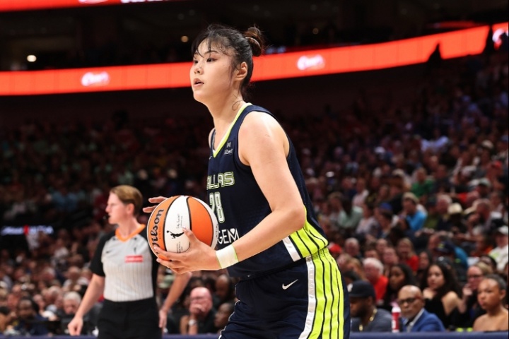 達(dá)拉斯記者/媒體夸贊李月汝：18分10板發(fā)揮出巨大作用 留住她！