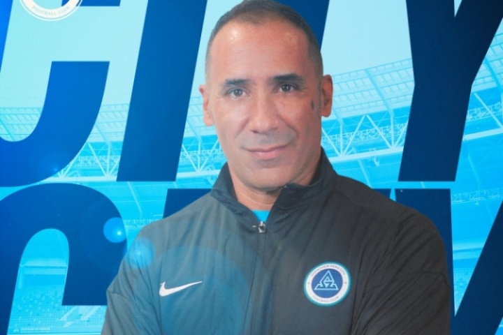 深圳新鵬城足球俱樂(lè)部宣布，任命佩普-穆尼奧斯為一線隊(duì)主教練