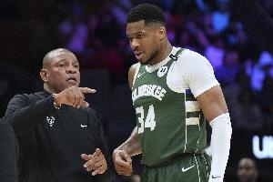 里弗斯：準(zhǔn)備讓字母哥打控衛(wèi) 跟他說這個時他以為我瘋了