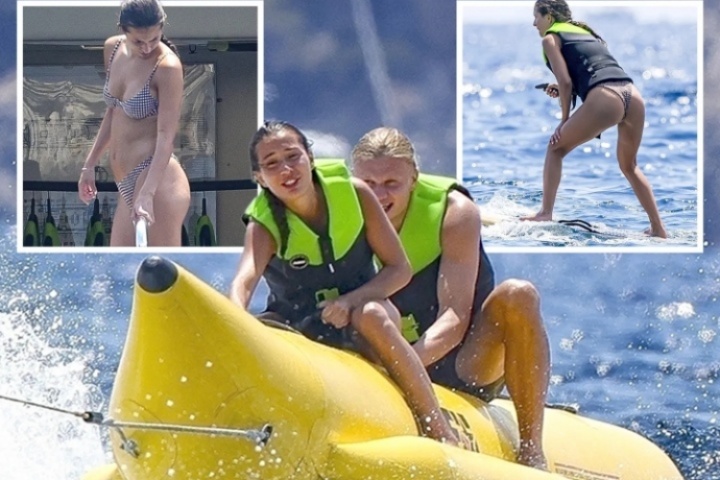 大香蕉??哈蘭德與女友海灘浪漫度假，同乘香蕉船海上沖浪??