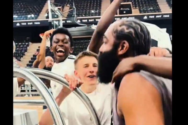 ??一車球鞋！哈登為巴黎青年隊送驚喜 小球迷們都高興瘋了