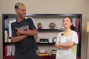 沒繃住??亞馬爾跳起網(wǎng)上爆火的《大展鴻圖》舞：有料嗎？