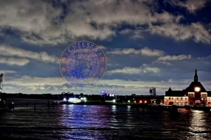 預(yù)熱世俱杯決賽！無(wú)人機(jī)燈光秀在曼哈頓展示切爾西隊(duì)徽