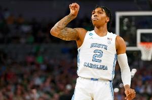 你不該落選！凱萊布-樂(lè)福16中7&三分7中4砍18+6 多次與小楊配合！