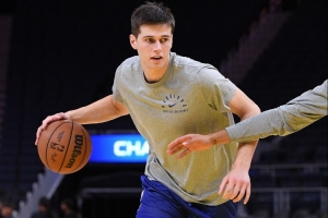 ??什么選手？勇士52號(hào)秀圖希半場3中0一分未得 罰球也2中0...