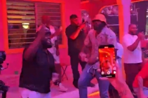 嗨翻全場??觀眾曬出詹姆斯與壞痞兔演唱會(huì)激情熱舞片段????