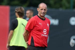 依舊囧！米蘭發(fā)布訓練圖集，阿萊格里表情亮眼