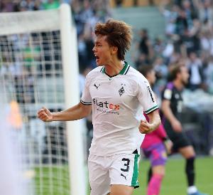 德天空：門興中衛(wèi)板倉滉解約條款過期，埃因霍溫商談引進(jìn)球員