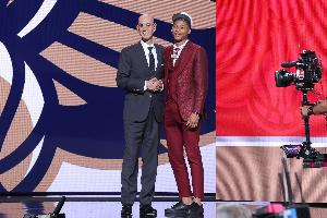 瘋狂打鐵！7號秀費爾斯半場9中1僅拿4分1籃板