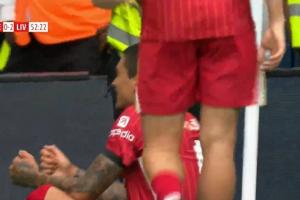 努涅斯單刀破門，隨后連做兩個(gè)若塔經(jīng)典慶祝動(dòng)作，悼念隊(duì)友