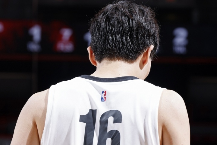 上演單手劈扣??你給楊瀚森本場的表現(xiàn)打幾分??