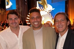 銀河戰(zhàn)艦一期隊(duì)友！卡西更新社媒，曬與大羅、薩爾加多合影