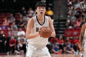 ??影響力！楊瀚森罰籃時(shí) 現(xiàn)場(chǎng)的中國(guó)球迷大喊“楊瀚森MVP”