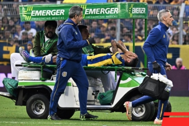 真狠！37歲迪馬利亞回歸阿根廷首秀傷退，被對手結(jié)結(jié)實實踩到小腿