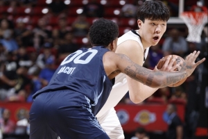 媒體人：楊瀚森作為年輕的首輪秀 放得開就行 需要去感受和適應(yīng)