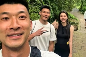 清涼一夏！劉殿座與韓鵬飛夫婦一同出游：大飛水耍耍