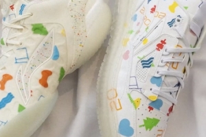 隊記：楊瀚森選秀大會所穿球鞋充滿各種元素 淄博燒烤&15號&??