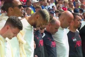 數(shù)萬(wàn)人同唱《你永不獨(dú)行》，歌聲包裹球場(chǎng)——獻(xiàn)給若塔