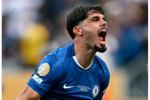 R.I.P.切爾西官方社媒曬內(nèi)托慶祝照片：獻給若塔