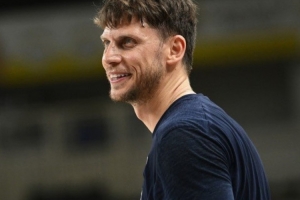 隊記：尼克斯計劃將里卡多-福伊斯納入邁克-布朗教練組