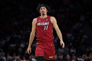 斯波：哈克斯很聰明 他現(xiàn)在要學會在殺入禁區(qū)后做出正確的決策