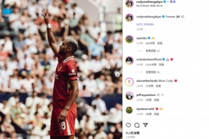 永不獨行！加克波社媒曬破門后單手指天照紀念若塔：永遠的20號