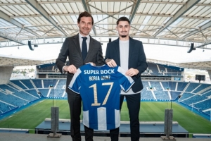 官方：波爾圖簽下諾維奇前鋒賽恩斯，轉(zhuǎn)會費總價1650萬歐