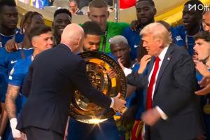 特朗普：FIFA做了一座新的獎杯，舊的現(xiàn)在放在我辦公室里