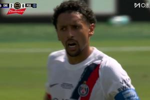 非常不滿??連丟2球后，巴黎隊(duì)長馬爾基尼奧斯向隊(duì)友咆哮